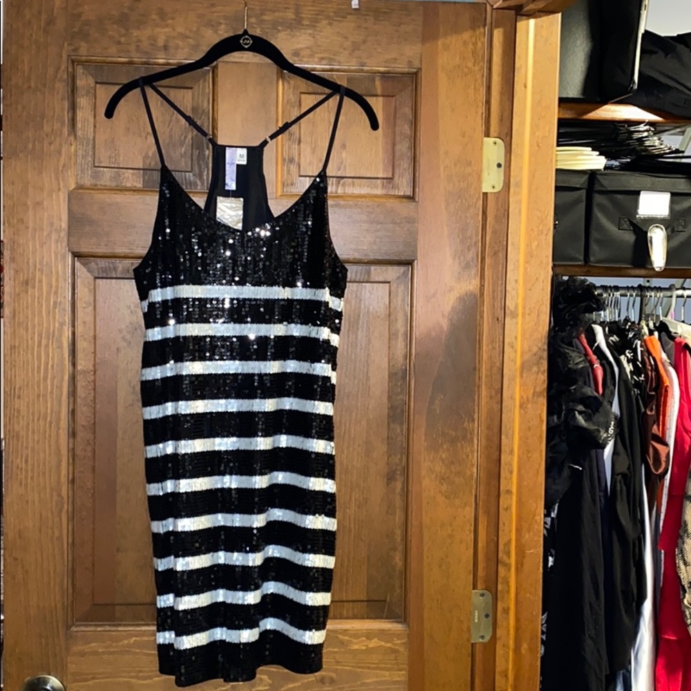 Flirty black and white sequin halter back 👗 dress